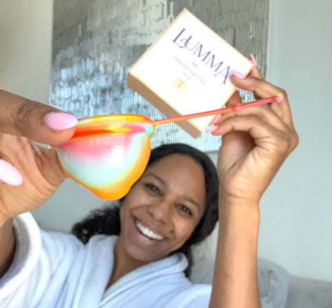 Woman holding a Lumma Menstrual Disc